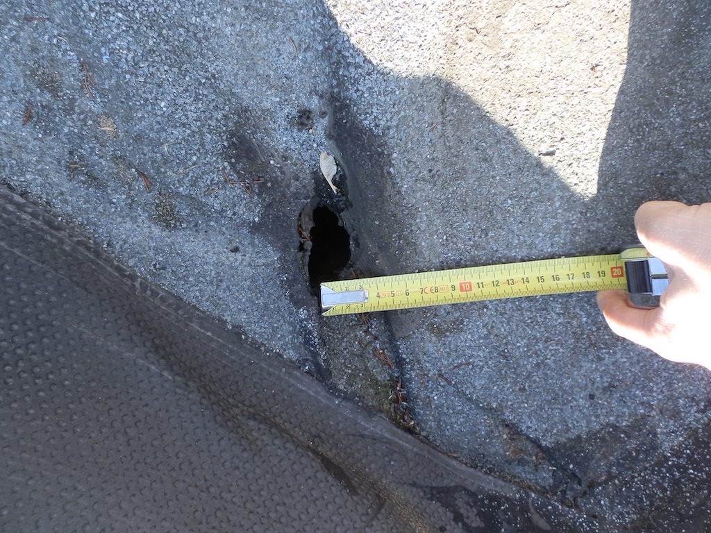 guaina danneggiata per coperture industriali