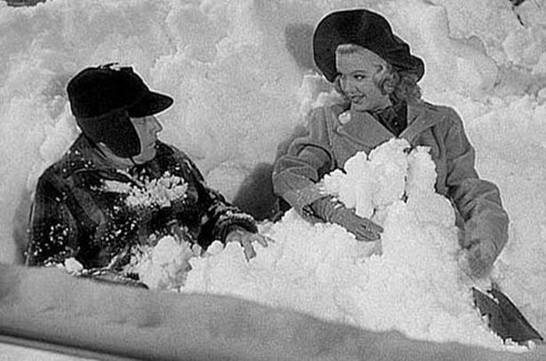 scena film la Taverna dell'allegria bonifica amianto