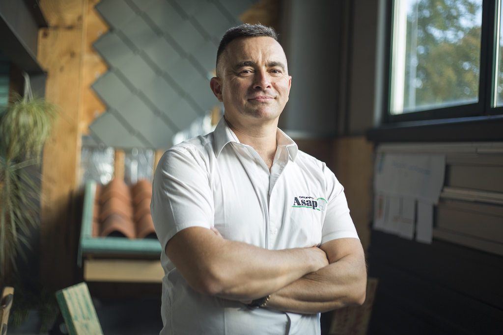 operaio gruppo asap al lavoro