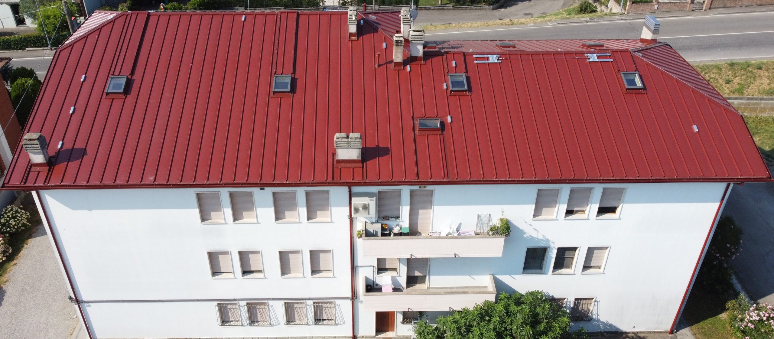Fine lavoro Condominio Cantarana tetto lattonerie senza fori